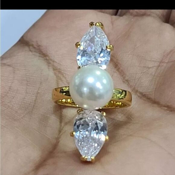 Goldtone Pearl & Simulated Diamond Three Stone Ring NWOT - Picture 1 of 5